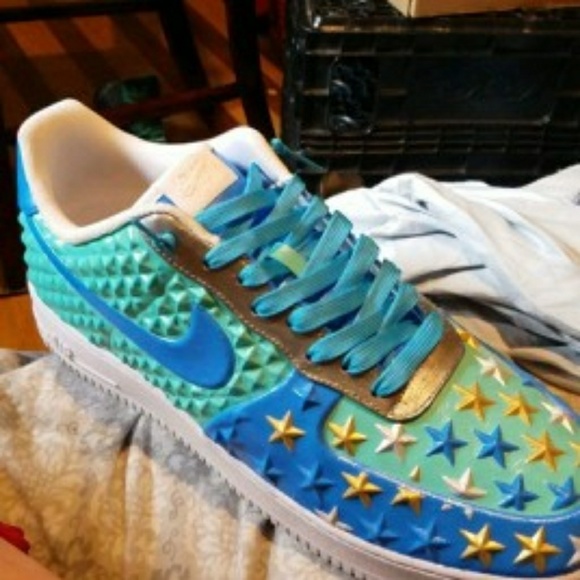 nike air force ones with stars